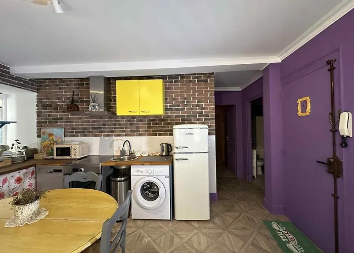 Cozy Style Friends Apartment